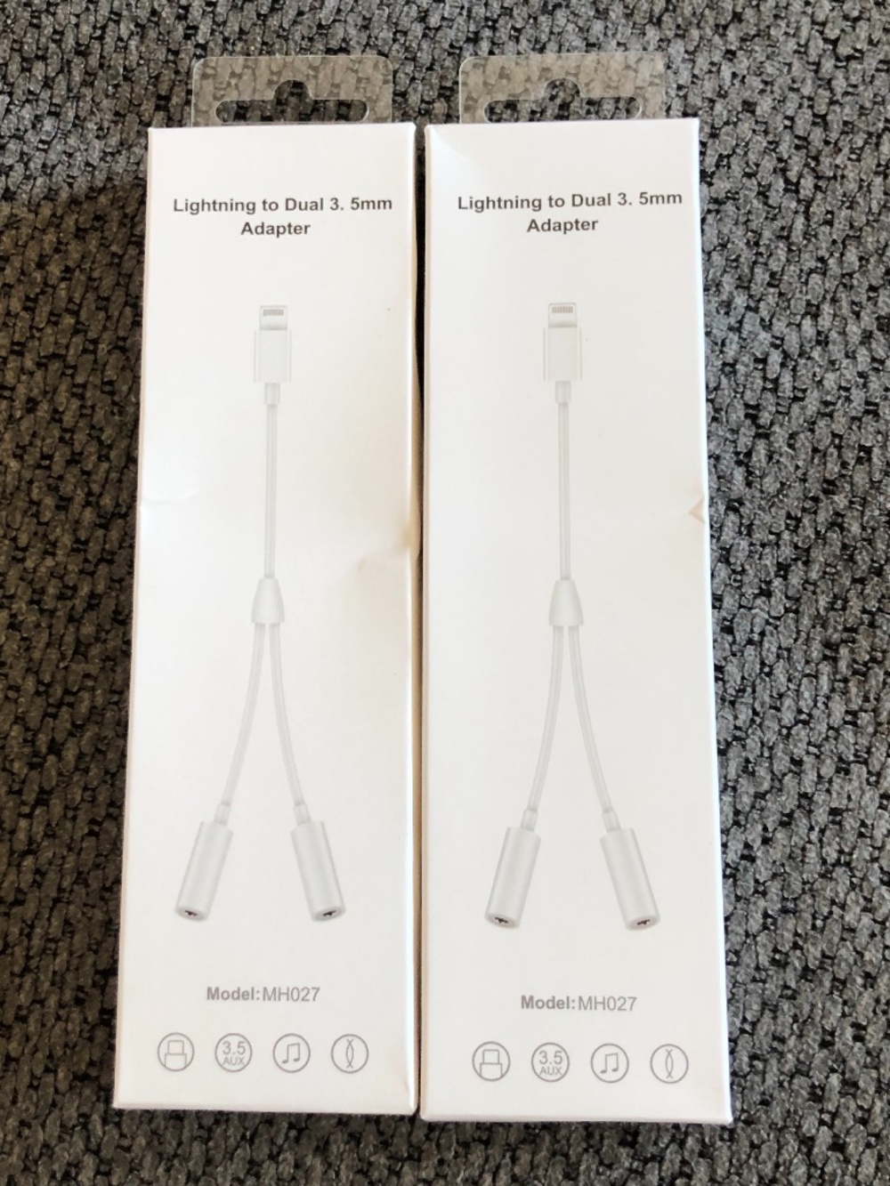 Lightning to Dual 3.5mm Adapter